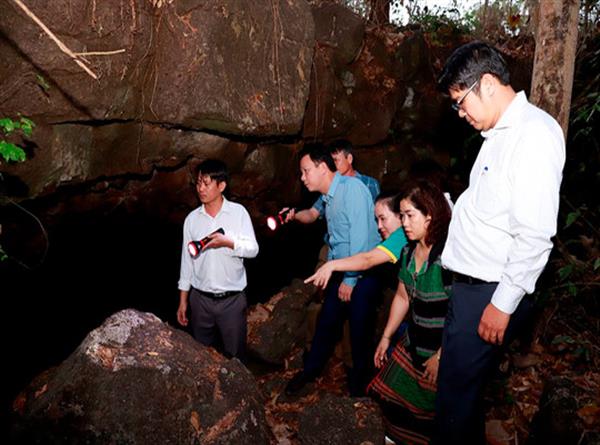 Bộ trưởng Đặng Quốc Khánh khảo sát Công viên địa chất Đắk Nông